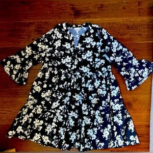 Easel LA. Size M. A-line Dress. Black and White.